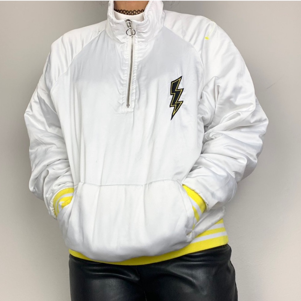 White and yellow bomber